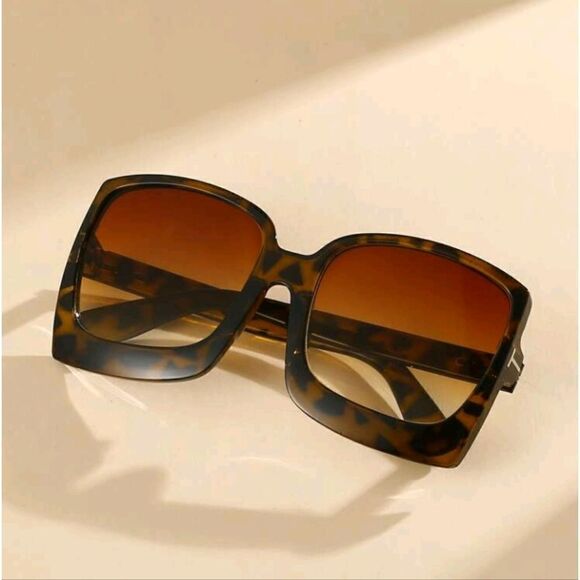 𝅺LEOPARD Animal Print Oversized Retro Sunglasses - Picture 1 of 5